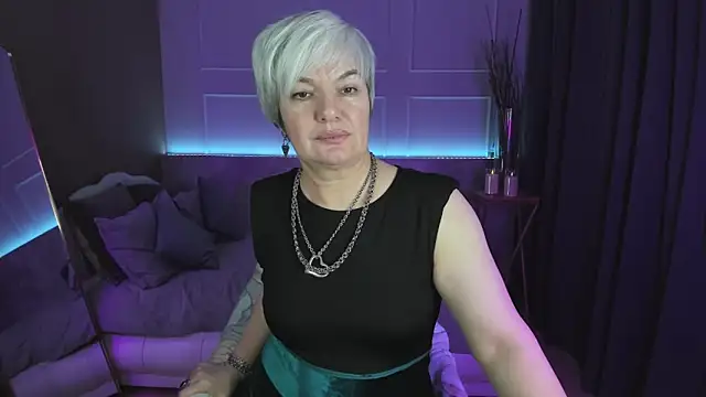 Snapshot of CarmenSoft chatting on February 24, 2:51 am CarmenSoft online show from February 24, 2:51 am