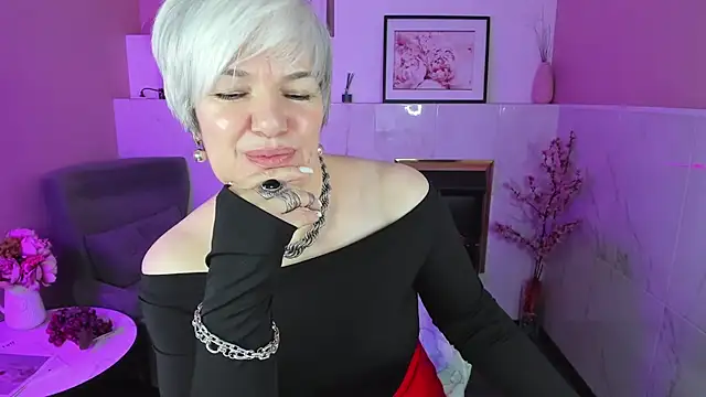 Snapshot of CarmenSoft chatting on March 5, 5:07 am CarmenSoft online show from March 5, 5:07 am