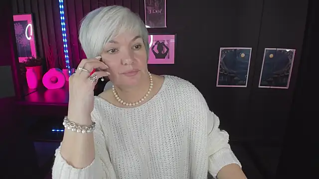 Snapshot of CarmenSoft chatting on October 28, 8:55 pm CarmenSoft online show from October 28, 8:55 pm