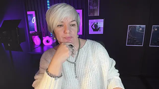 Snapshot of CarmenSoft chatting on November 4, 8:19 pm CarmenSoft online show from November 4, 8:19 pm