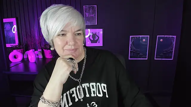 Snapshot of CarmenSoft chatting on November 7, 8:31 pm CarmenSoft online show from November 7, 8:31 pm