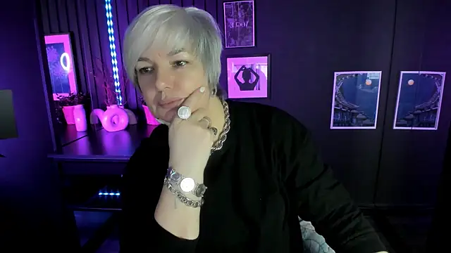 Snapshot of CarmenSoft chatting on November 18, 8:35 pm CarmenSoft online show from November 18, 8:35 pm