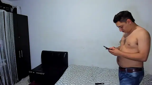 Snapshot of ares_sexxx chatting on May 17, 1:36 am ares sexxx online show from May 17, 1:36 am