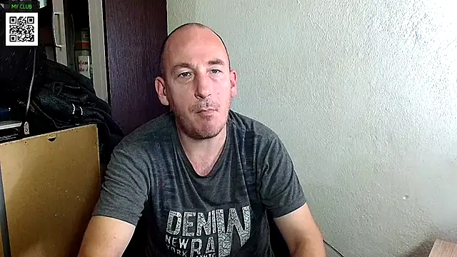 Snapshot of Johan___Barker chatting on December 9, 7:39 pm Johan Barker online show from December 9, 7:39 pm