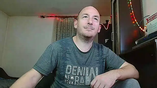 Snapshot of Johan___Barker chatting on December 13, 11:02 am Johan Barker online show from December 13, 11:02 am