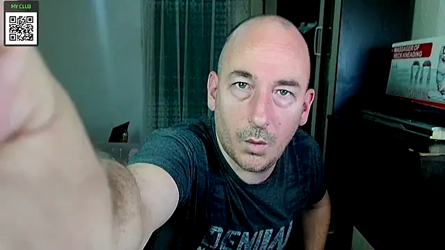 Snapshot of Johan___Barker chatting on February 4, 6:36 am Johan Barker online show from February 4, 6:36 am