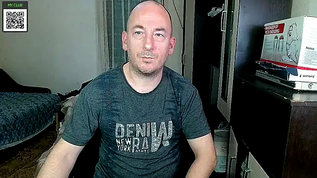 Snapshot of Johan___Barker chatting on February 17, 7:04 am Johan Barker online show from February 17, 7:04 am