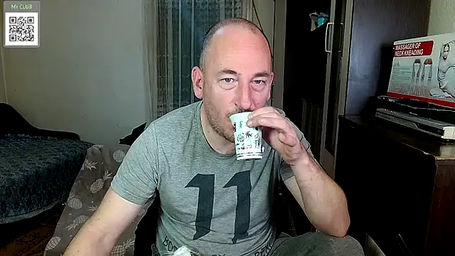 Snapshot of Johan___Barker chatting on March 10, 8:37 am Johan Barker online show from March 10, 8:37 am