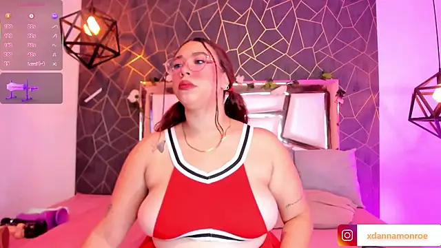 Snapshot of DanniaMonroee chatting on September 16, 1:06 am DanniaMonroee online show from September 16, 1:06 am