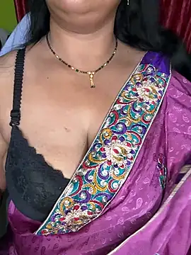 Snapshot of Anushka_21 chatting on April 30, 12:39 am Anushka 21 online show from April 30, 12:39 am