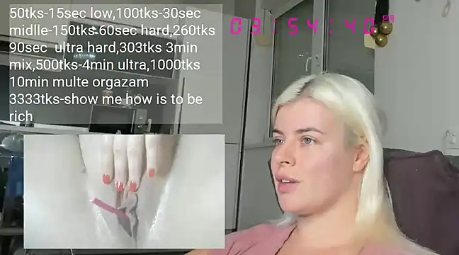 queenofthenighttt online show from December 5, 2:55 pm