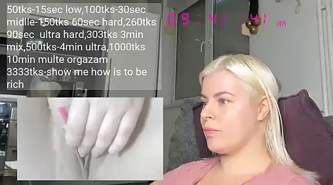 queenofthenighttt online show from December 18, 8:42 am