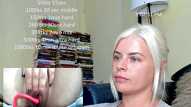 Snapshot of queenofthenighttt chatting on July 6, 3:03 pm queenofthenighttt online show from July 6, 3:03 pm