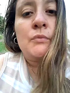 Snapshot of valeyperver chatting on February 9, 9:49 pm valeyperver online show from February 9, 9:49 pm