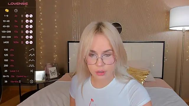 Snapshot of bellatip chatting on February 1, 3:52 am bellatip online show from February 1, 3:52 am