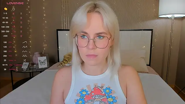 Snapshot of bellatip chatting on September 19, 12:34 am bellatip online show from September 19, 12:34 am