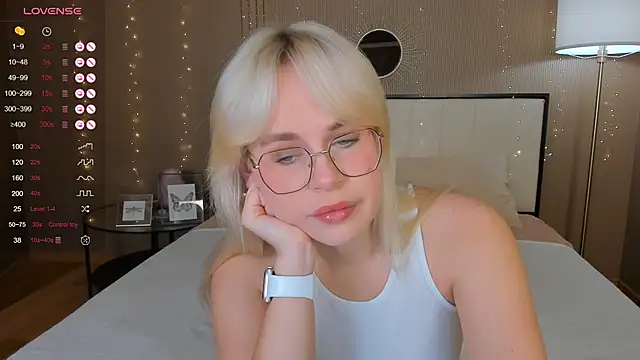 Snapshot of bellatip chatting on October 3, 1:02 am bellatip online show from October 3, 1:02 am