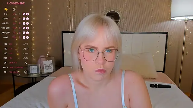 Snapshot of bellatip chatting on October 18, 12:57 am bellatip online show from October 18, 12:57 am