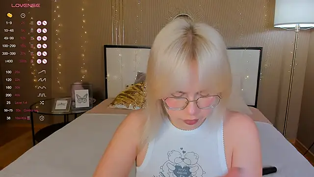 Snapshot of bellatip chatting on October 31, 12:33 am bellatip online show from October 31, 12:33 am