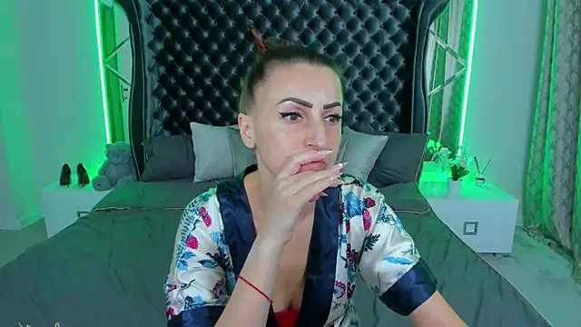 Snapshot of Rebecca_Diamond chatting on November 23, 6:02 am Rebecca Diamond online show from November 23, 6:02 am