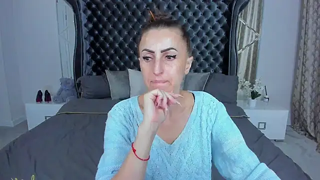 Snapshot of Rebecca_Diamond chatting on December 3, 6:21 am Rebecca Diamond online show from December 3, 6:21 am