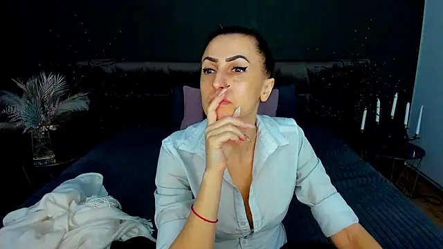 Rebecca Diamond online show from February 9, 6:39 am