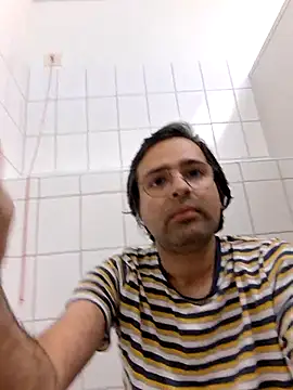 Snapshot of Azad64 chatting on June 6, 1:49 pm Azad64 online show from June 6, 1:49 pm