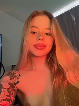 curchez  online show from February 14, 8:15 pm