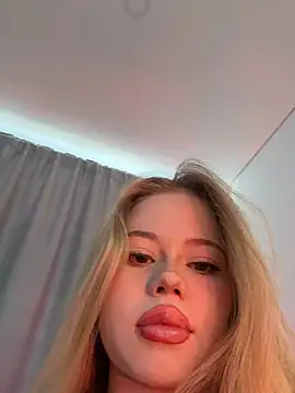 curchez  online show from February 23, 7:17 pm