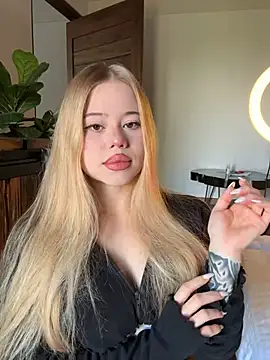 curchez  online show from April 20, 8:54 pm