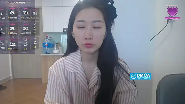 Asiagirll online show from December 18, 1:11 am