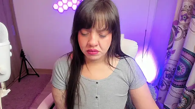 Snapshot of sophia_grants chatting on October 28, 6:06 am sophia grants online show from October 28, 6:06 am