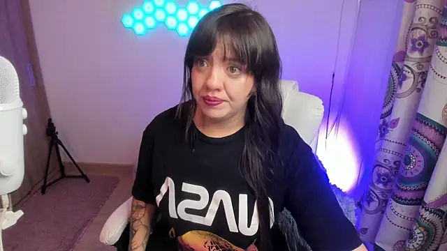 Snapshot of sophia_grants chatting on October 29, 6:04 am sophia grants online show from October 29, 6:04 am