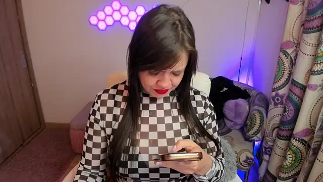 Snapshot of sophia_grants chatting on December 5, 6:22 am sophia grants online show from December 5, 6:22 am