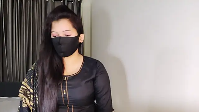YourLovelyQueen online show from December 25, 8:50 pm