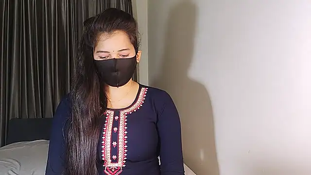 YourLovelyQueen online show from January 18, 8:30 pm