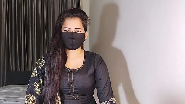 YourLovelyQueen online show from January 19, 7:15 pm