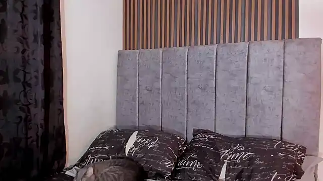 Snapshot of Hanna_Risso chatting on December 10, 5:55 pm Hanna Risso online show from December 10, 5:55 pm