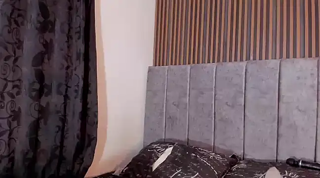 Snapshot of Hanna_Risso chatting on December 11, 5:48 pm Hanna Risso online show from December 11, 5:48 pm