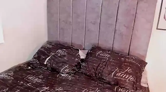 Snapshot of Hanna_Risso chatting on December 12, 5:15 pm Hanna Risso online show from December 12, 5:15 pm