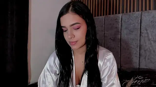 Snapshot of Hanna_Risso chatting on December 17, 5:26 pm Hanna Risso online show from December 17, 5:26 pm