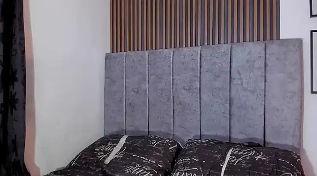 Snapshot of Hanna_Risso chatting on December 18, 6:14 pm Hanna Risso online show from December 18, 6:14 pm