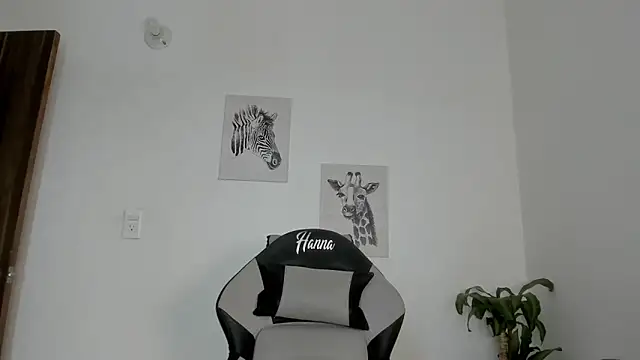 Snapshot of Hanna_Risso chatting on September 11, 6:19 pm Hanna Risso online show from September 11, 6:19 pm