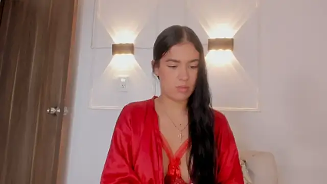 Hanna Risso online show from April 18, 6:12 pm