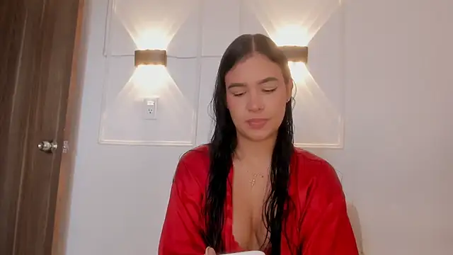 Hanna Risso online show from April 22, 5:47 pm