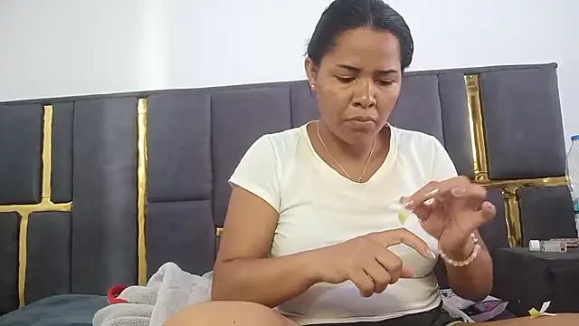 Snapshot of aleixane chatting on November 14, 5:28 am aleixane online show from November 14, 5:28 am