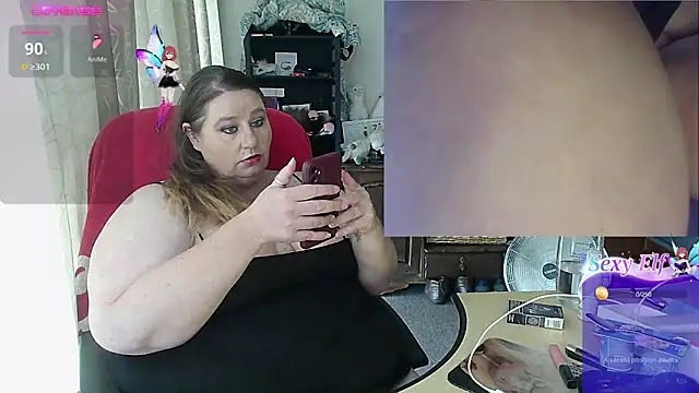 Snapshot of Iceprincess2bad4u chatting on December 15, 7:13 am Iceprincess2bad4u online show from December 15, 7:13 am