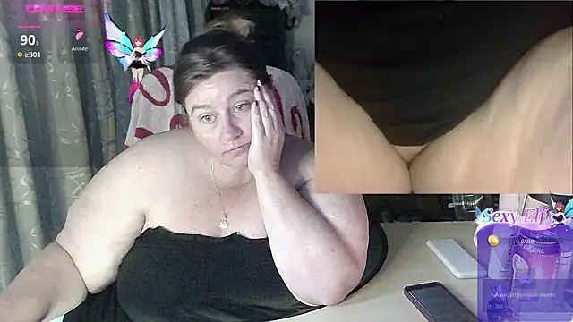 Snapshot of Iceprincess2bad4u chatting on December 21, 4:57 pm Iceprincess2bad4u online show from December 21, 4:57 pm