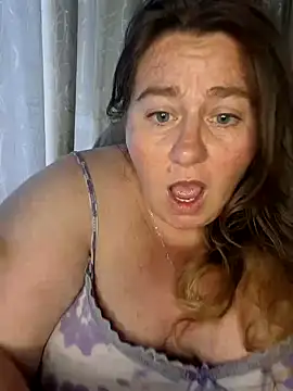 Snapshot of Iceprincess2bad4u chatting on December 29, 4:19 pm Iceprincess2bad4u online show from December 29, 4:19 pm