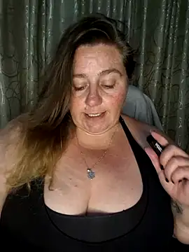 Snapshot of Iceprincess2bad4u chatting on January 3, 6:14 pm Iceprincess2bad4u online show from January 3, 6:14 pm